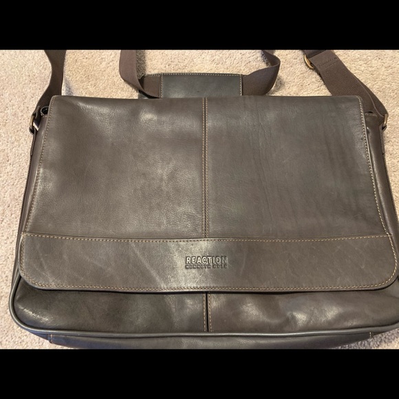 Kenneth Cole Messenger Bag - Picture 1 of 4